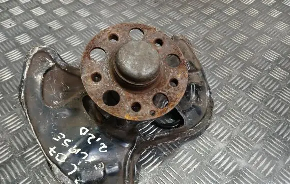 Mercedes-Benz C W204 Front wheel hub spindle knuckle