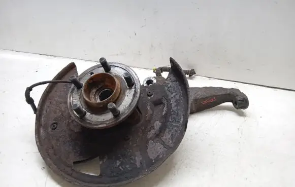 Land Rover Discovery 3 - LR3 Front wheel hub spindle knuckle