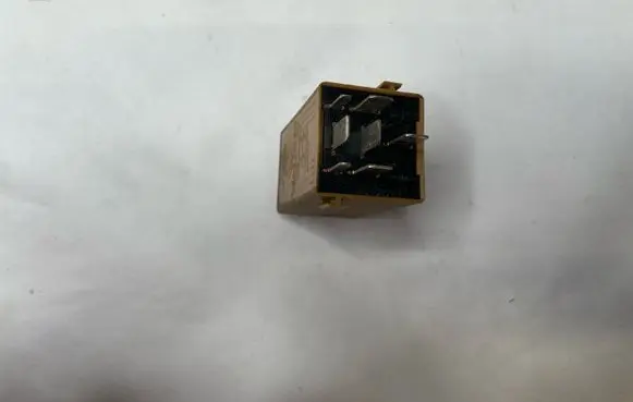 BMW X3 E83 Window control relay 61368384505 V23141B3001X15