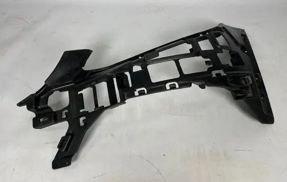 Mercedes-Benz C W205 Front bumper mounting bracket A2058850565
