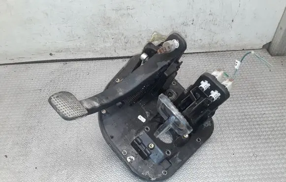 Iveco Daily 30.8 - 9 Pedal assembly 