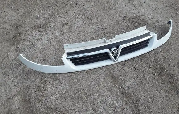 Opel Vivaro Front bumper upper radiator grill 8200044885 91166761 525719854