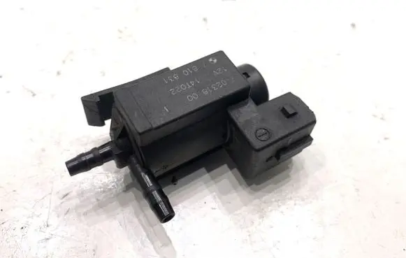 BMW 4 F32 F33 Fuel pressure regulator 70231800