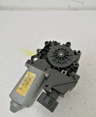 Audi A8 S8 D2 4D Front door window regulator motor 4D0959802E