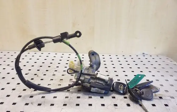 Toyota Corolla Verso E121 Ignition lock 8978313010