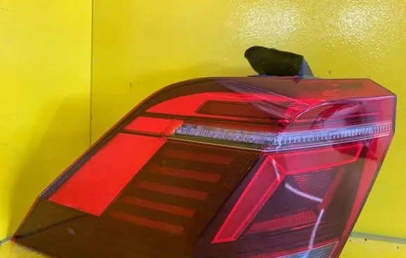 Volkswagen Tiguan Rear/tail lights 5NA945207J