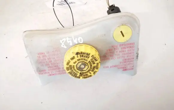 Brake fluid reservoir