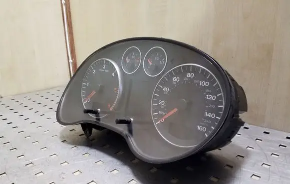 Audi A3 S3 8P Speedometer (instrument cluster) 8P0920981F