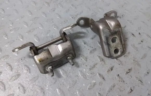 Rear door hinge set