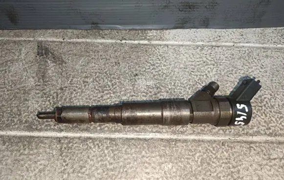 BMW 5 E39 Fuel injector 0445110029