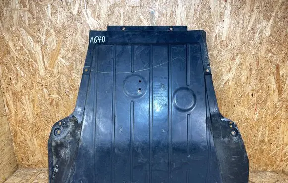 Renault Clio IV Engine splash shield/under tray 758902935R