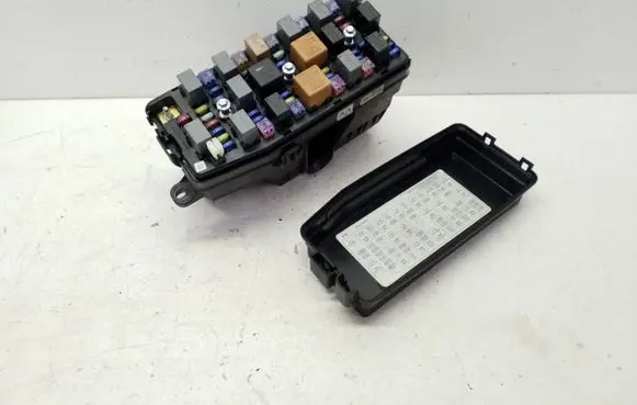 Chevrolet Captiva Fuse box set