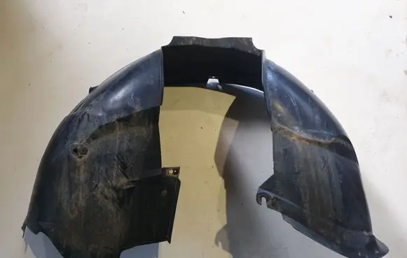 Front wheel arch liner splash guards