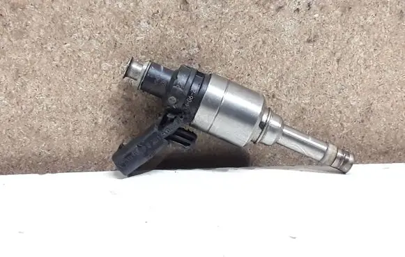 Audi A4 S4 B8 8K Fuel injector 06H906036F
