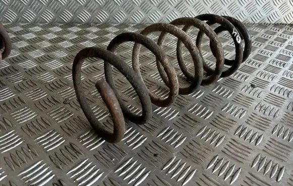 Volkswagen PASSAT B4 Front coil spring