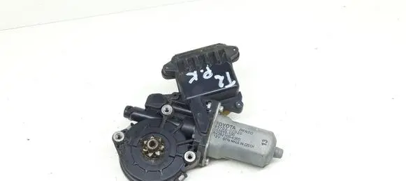 Toyota Avensis T270 Front door window regulator motor 8570202020