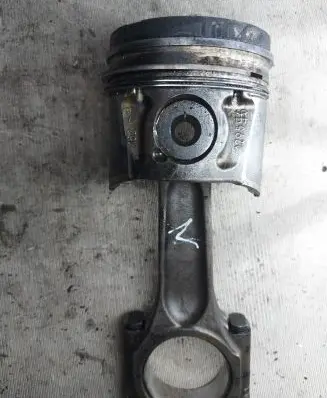 Ford Galaxy Piston with connecting rod