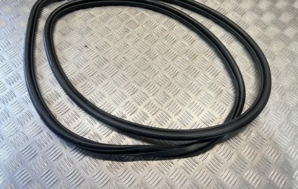Audi Q7 4L Front door rubber seal 