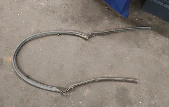 BMW X5 E53 Engine compartment rubber