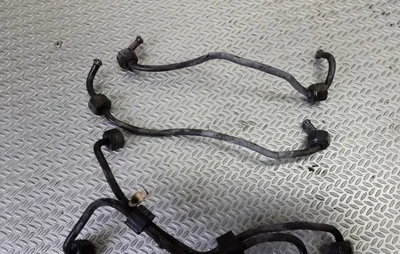 Fuel injector supply line/pipe