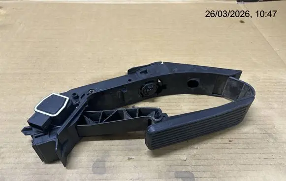 Mercedes-Benz S W221 Accelerator throttle pedal A2203000104 2203000104