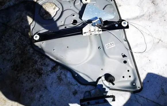 Mercedes-Benz B W245 Front door electric window regulator a1697301579