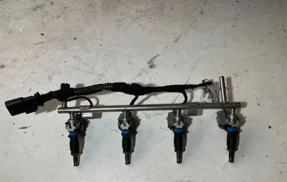 Opel Astra J Fuel injectors set 55562599