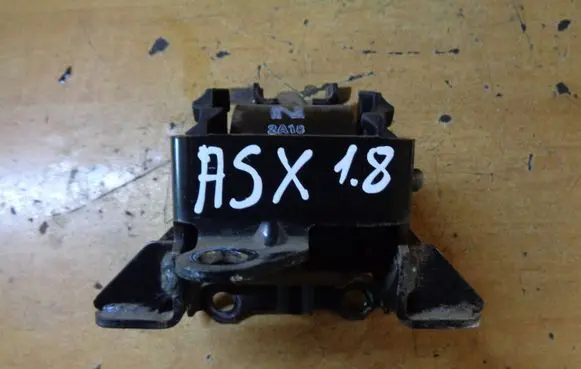 Mitsubishi ASX Engine mount bracket