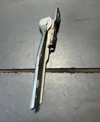Volkswagen Golf IV Engine bonnet/hood hinges 1J0823302A