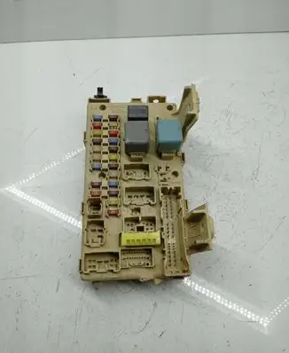 Toyota Avensis T250 Fuse module 82641ca020