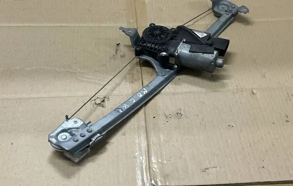 Mercedes-Benz C W202 Front door window regulator with motor 0130821699