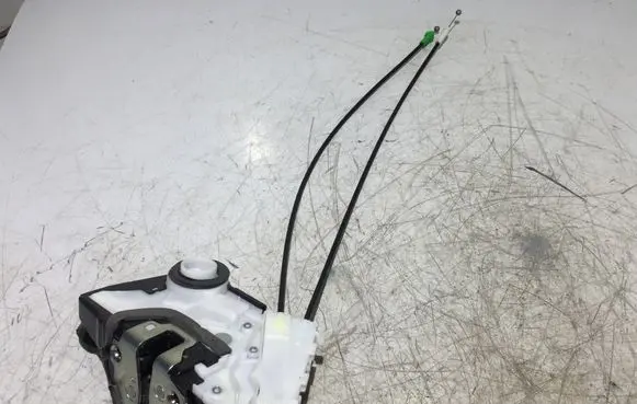 Toyota Yaris Front door lock T4311140 171215