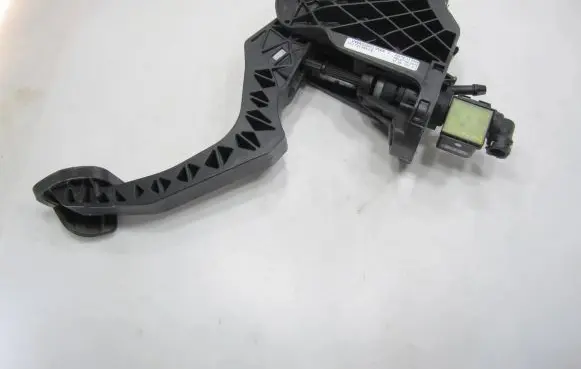 Volkswagen PASSAT B7 Clutch pedal 3C1721059BE