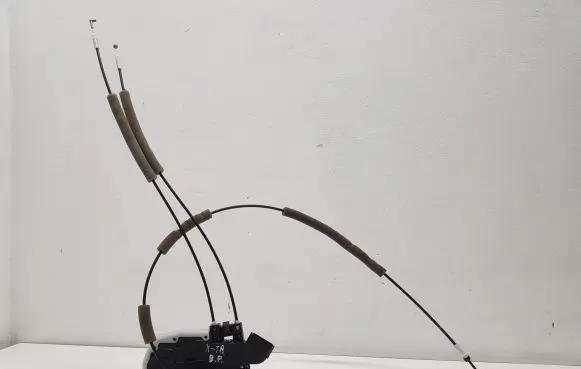 Nissan X-Trail T32 Front door lock B3NN0XJ E7112130