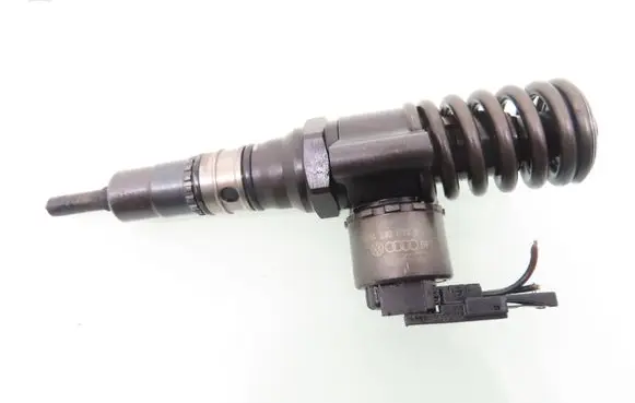 Volkswagen Golf V Fuel injector 0414720403 03G130073B