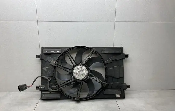 Audi A3 S3 8V Electric radiator cooling fan 5Q0121203CN