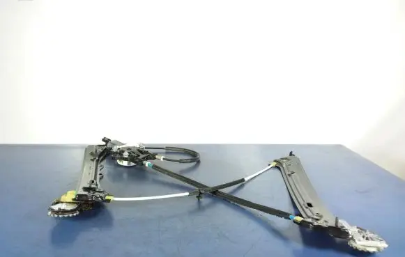 BMW 4 F32 F33 Front door window regulator with motor 7281623