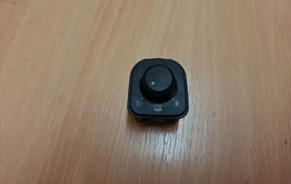 Volkswagen Golf V Wing mirror switch 1K0959565H 160402S