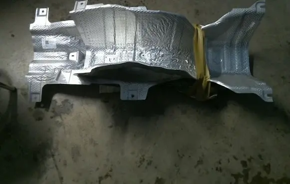 Toyota Prius (XW50) Exhaust heat shield