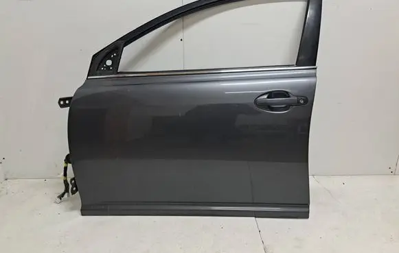 Toyota Avensis T250 Front door 