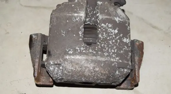 BMW 5 E39 Front brake caliper