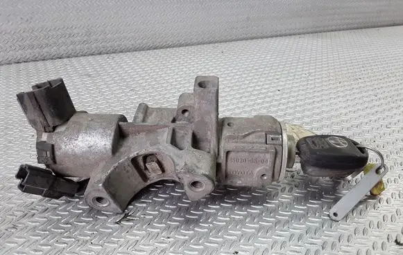Toyota Avensis T250 Ignition lock 450200504