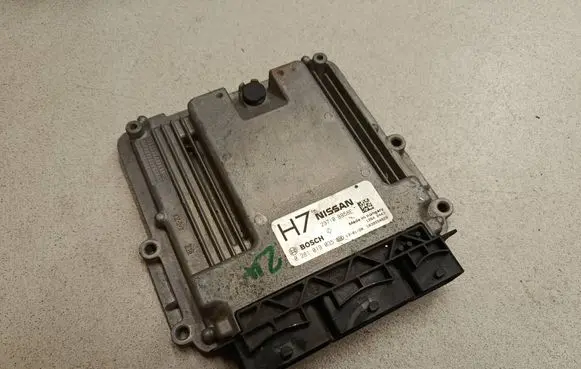 Nissan Qashqai+2 Engine control unit/module 23710BB58E 1039S54828 0281019035