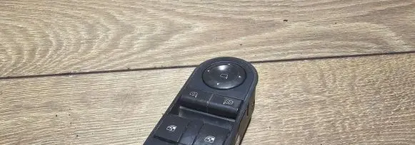 Opel Zafira B Electric window control switch 13228706