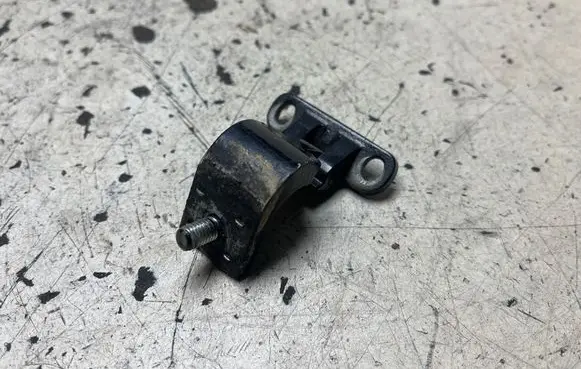 Volkswagen Golf IV Tailgate/trunk/boot hinge 