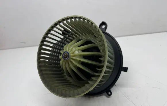 Volkswagen PASSAT B5.5 Heater fan/blower 8D1820021 740221233F