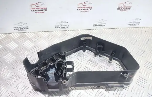 Porsche Cayenne (9PA) Fuse box cover 7L0937615
