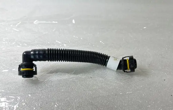Ford Fiesta Breather hose/pipe H1BG6758AA