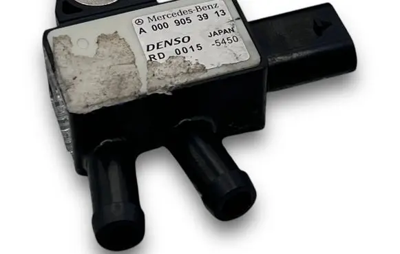 Mercedes-Benz E W213 Fuel injector 0009053913