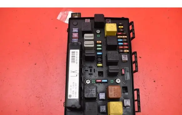 Opel Zafira B Fuse box set 13268301LK